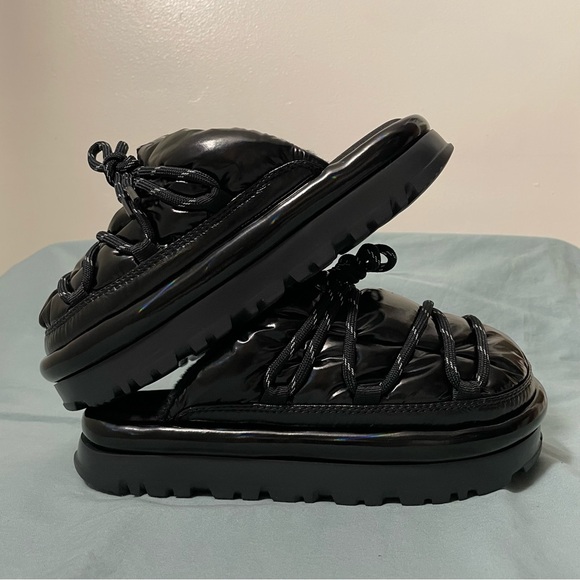 UGG Slide - Picture 2 of 6